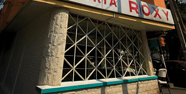 Esquina de la neveria Roxy en la Condesa